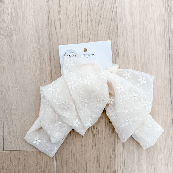 NWT Free People The Dreamers Bow Hair Scrunchie Ivory Eyelet - Picture 2 of 5